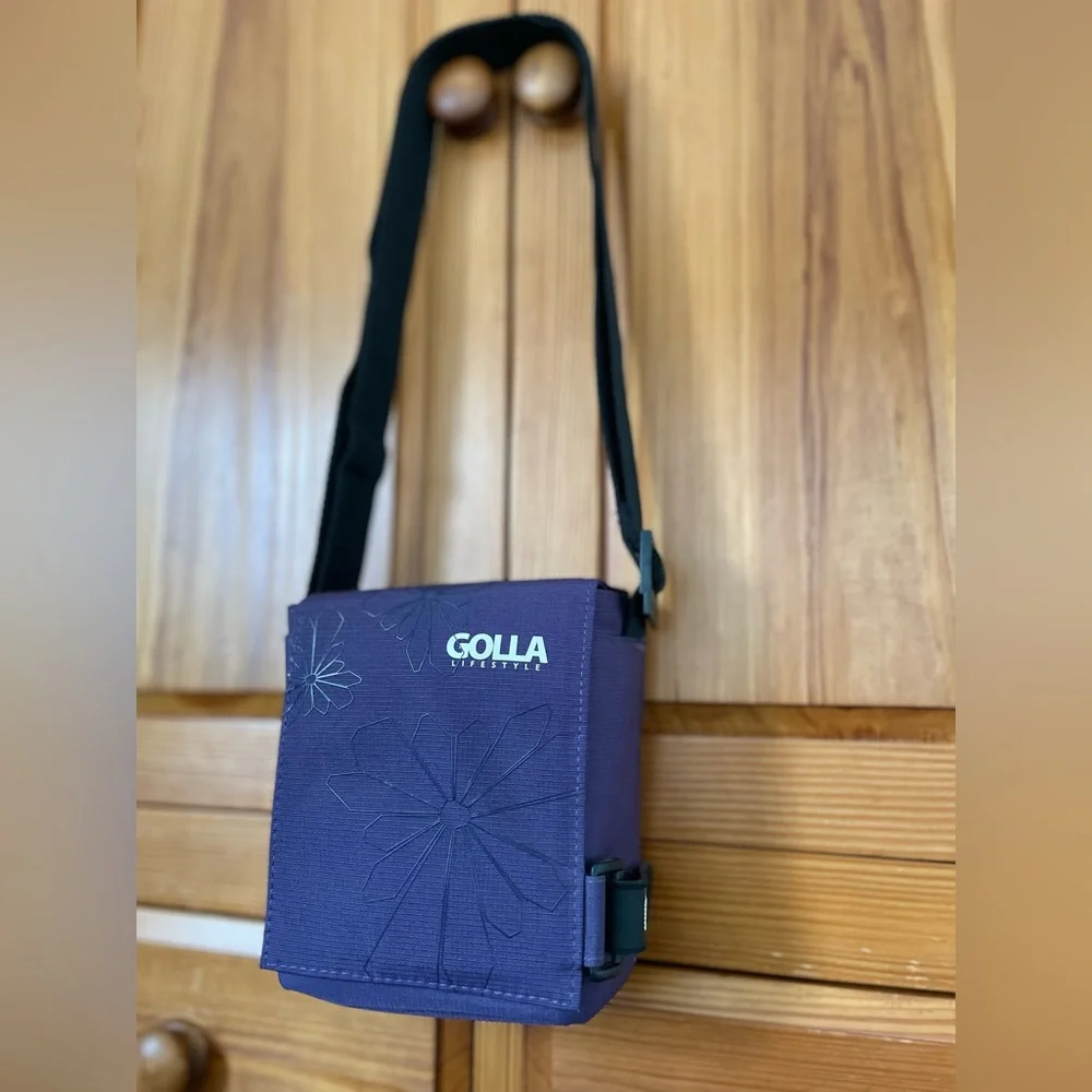 New without tags GOLLA lifestyle DSLR camera bag magnetic closure adjustable
